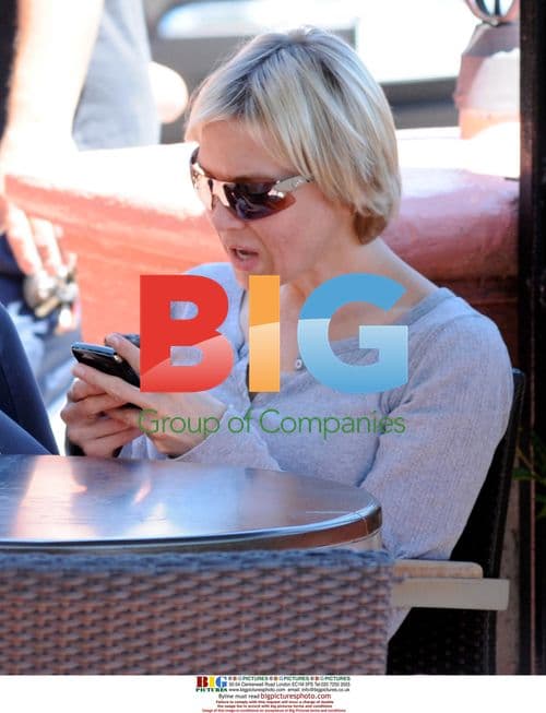 Renee Zellweger at Starbucks, LA