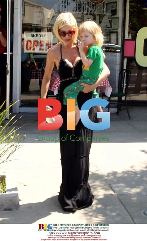 Tori Spelling Takes Kids to Salon