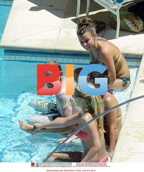 Wayne and Coleen Rooney relax poolside