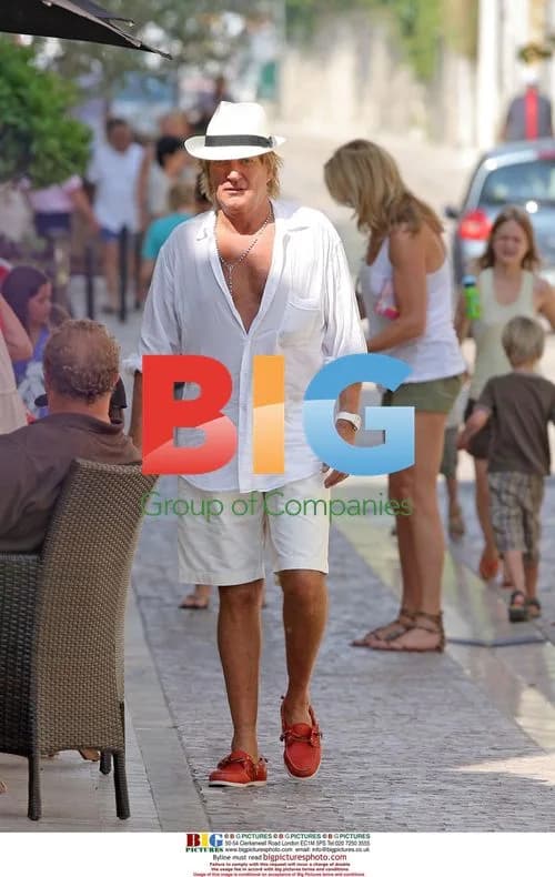 Rod Stewart and Penny Lancaster Family Walk