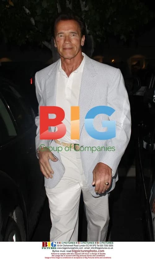 Arnold Schwarzenegger shopping and dining in Malibu