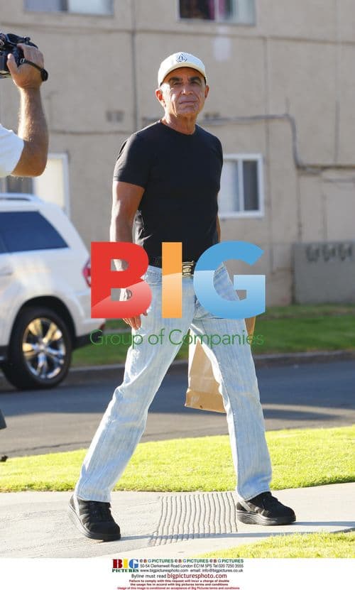 Robert Shapiro visits Lindsay Lohan at sober living facility