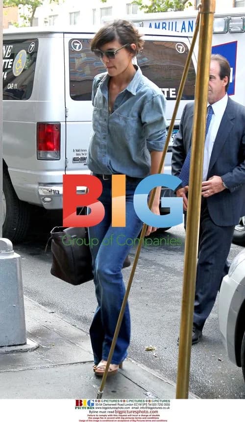 Katie Holmes Arriving Home in NYC