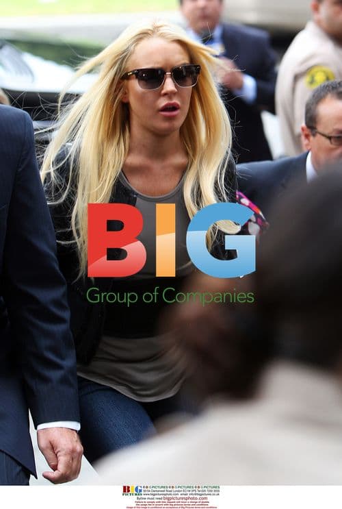 Lindsay Lohan Arrives at Jail