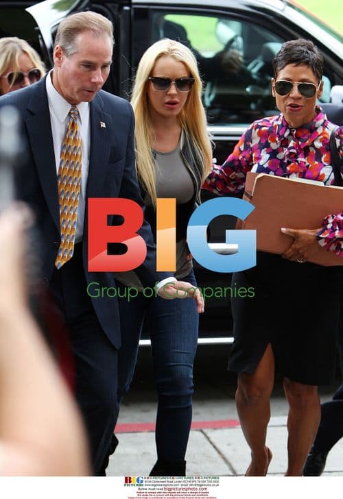 Lindsay Lohan Arrives at Jail