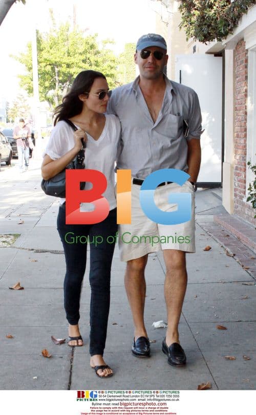 Billy Zane and Girlfriend Grab Lunch