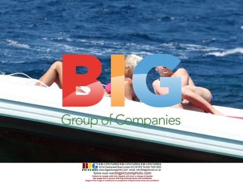 Andres Iniesta Relaxes on Holiday with Girlfriend