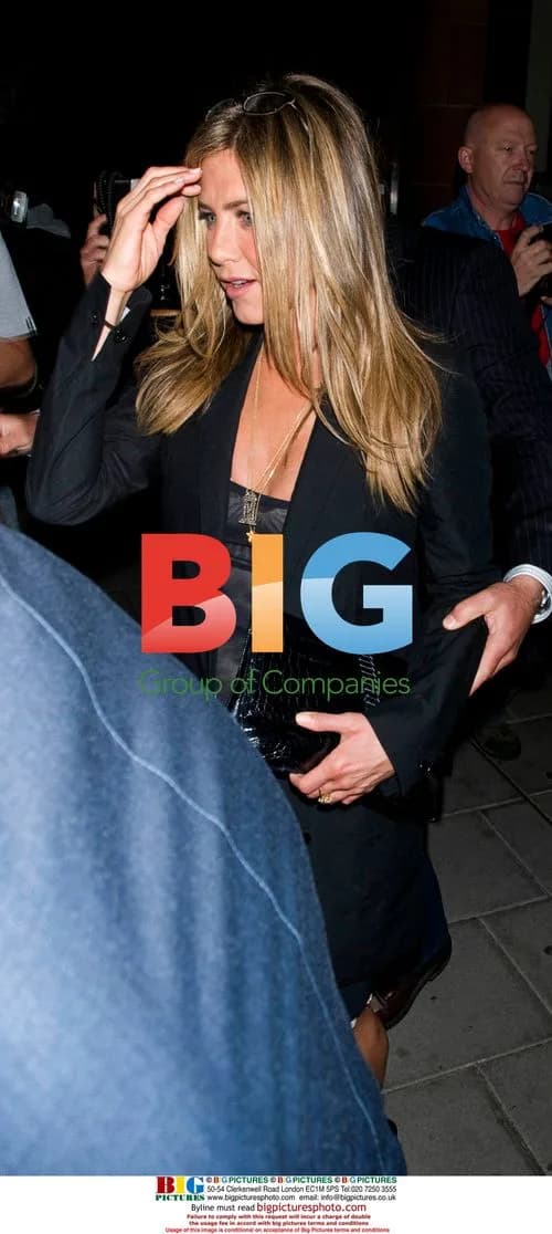 Jennifer Aniston at London Restaurant