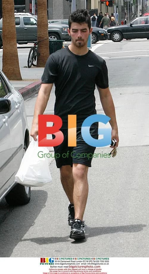 Joe Jonas Gets Take Out After Gym