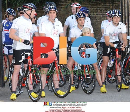 Nigel Mansell and family kick off UK charity cycle trek