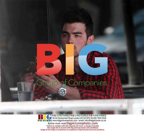Joe Jonas Enjoys Veggie Burger