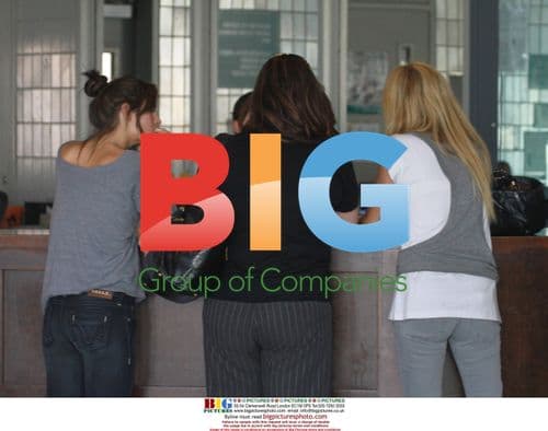 Lindsay Lohan's Family Visits Jail