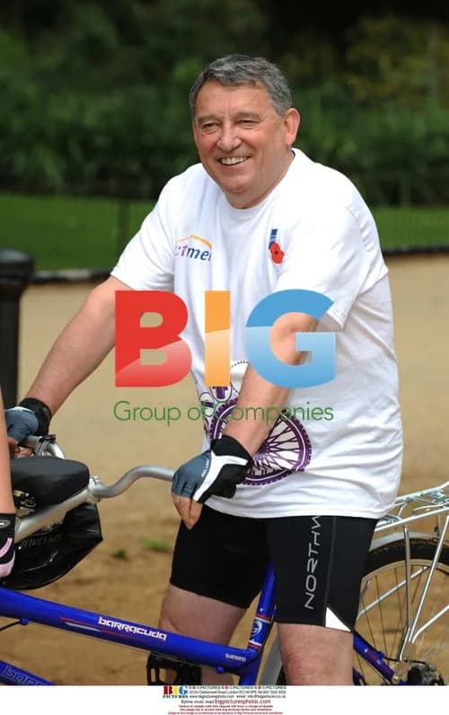 Miss England and England manager launch Pedal to Paris