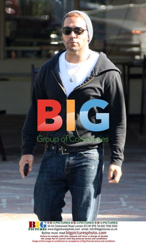 Jeremy Piven Shops with Foot Brace