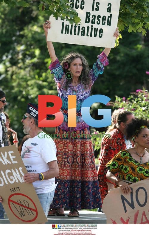 Jane Fonda, Elizabeth Olsen, Nat Wolff on 'Peace, Love and Misunderstanding' set