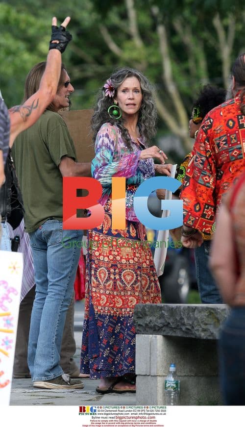 Jane Fonda, Elizabeth Olsen on 'Peace, Love and Misunderstanding' set