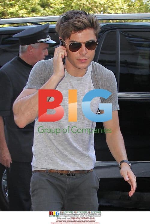 Zac Efron Arrives at Hotel in NYC
