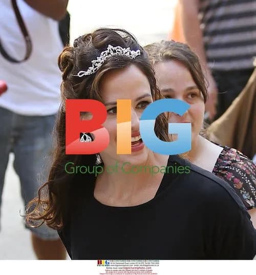 Jennifer Garner on the set of 'Arthur'