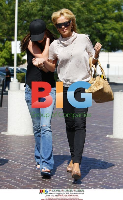 Dina and Ali visit Lindsay at jail