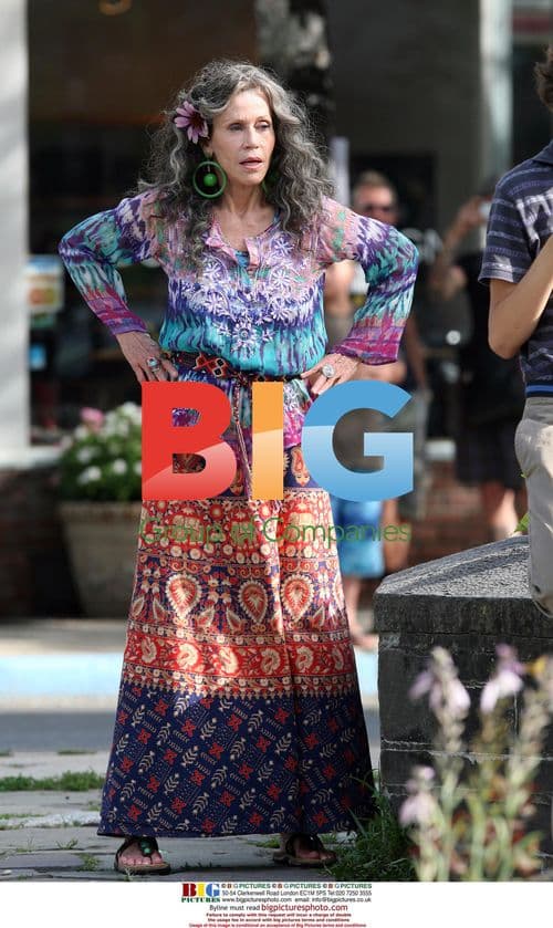 Jane Fonda, Elizabeth Olsen on 'Peace, Love and Misunderstanding' set