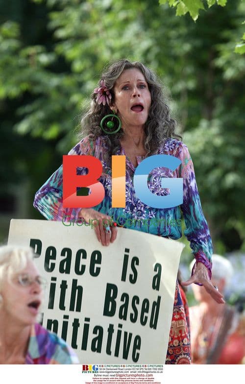 Jane Fonda, Elizabeth Olsen and Nat Wolff on 'Peace, Love and Misunderstanding' set