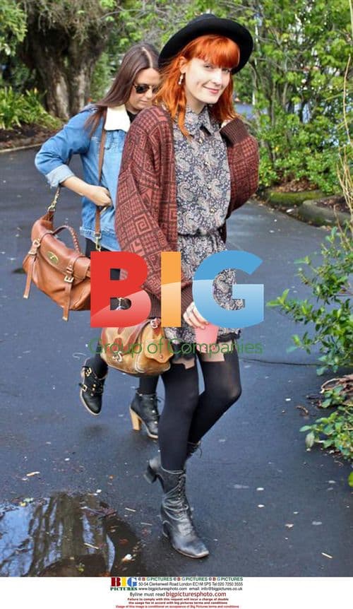 Florence Welch Drinks Smoothie in Auckland