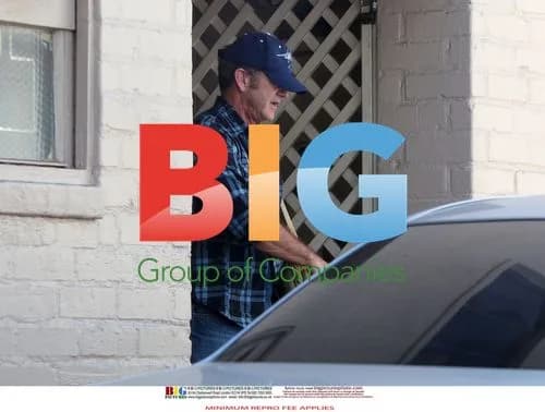 Mel Gibson leaves doctor's office