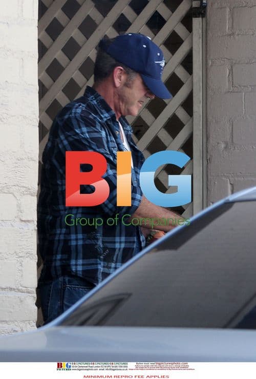 Mel Gibson leaves doctor's office