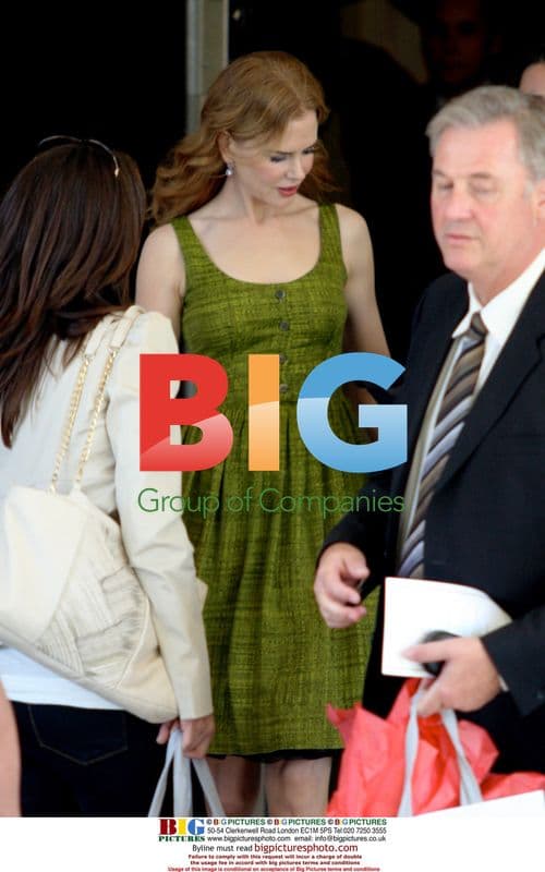 Nicole Kidman leaves Beverly Hills hotel