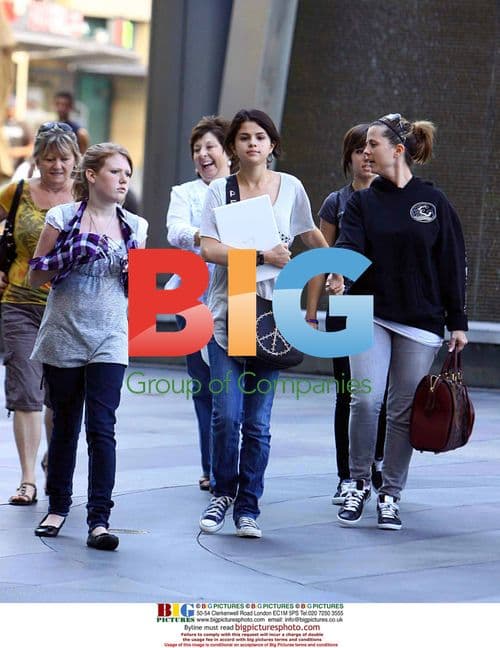 Selena Gomez Shopping at Westfield Mall