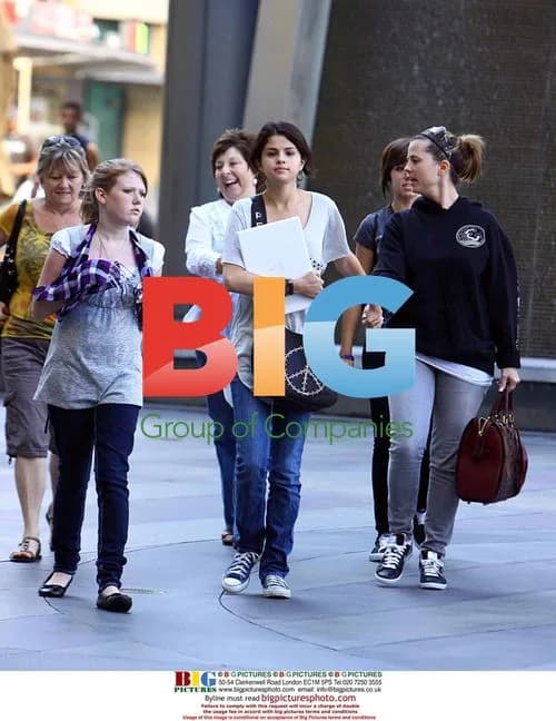 Selena Gomez Shopping at Westfield Mall