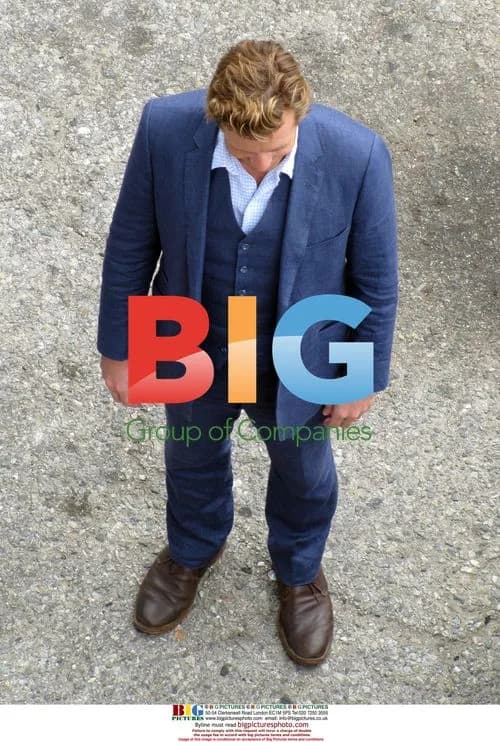 Simon Baker Filming TV Show