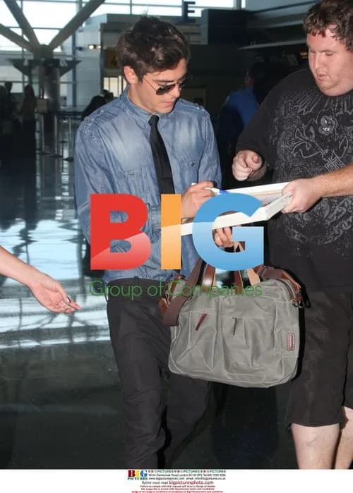 Zac Efron Arrives at JFK Airport