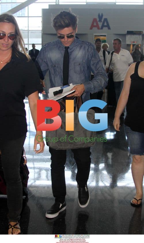 Zac Efron Leaving JFK Airport