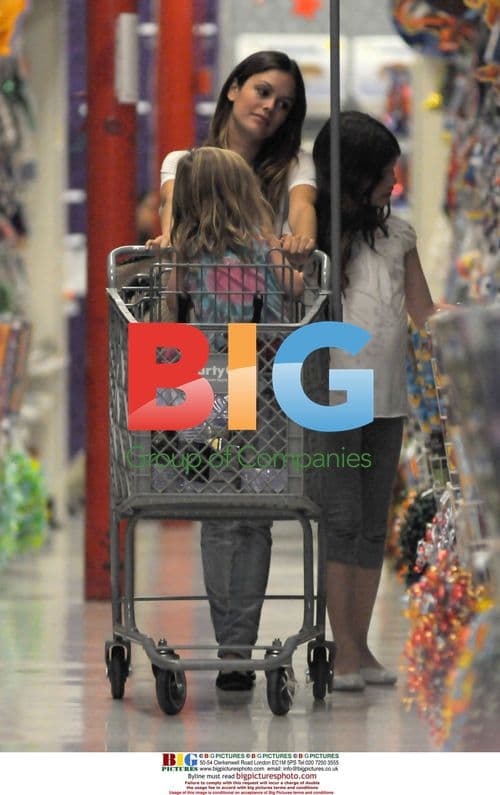 Rachel Bilson Out for Lunch with Sisters