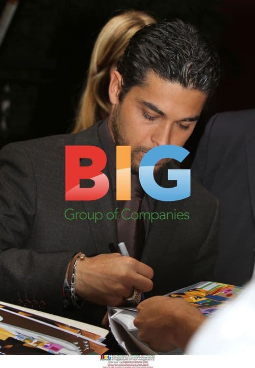 Wilmer Valderama Greets Fans