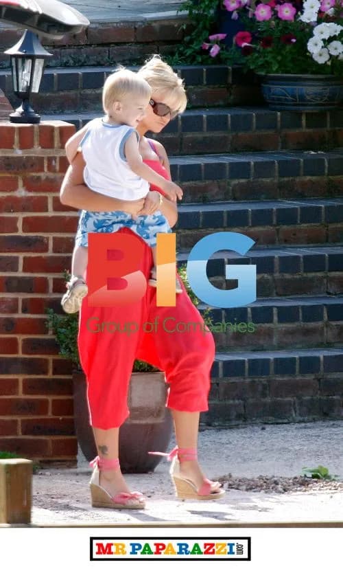 Kerry Katona Leaving with Kids