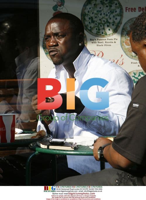 Akon Eating Pizza in New York City