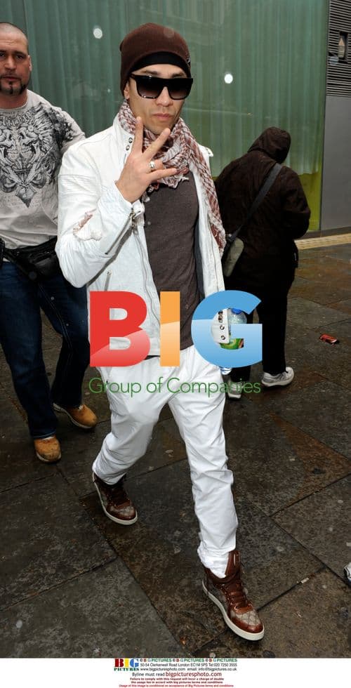 Black Eyed Peas Leaving London Hotel