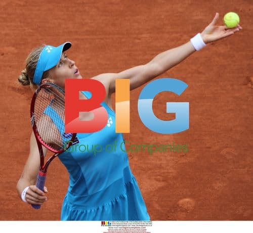 Elena Dementieva serves at French Open