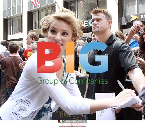 Dianna Agron Meets Glee Fans in NYC