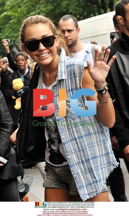 Miley Cyrus Arrives at Paris Hotel