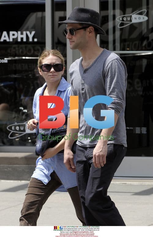 Ashley Olsen & Justin Bartha Spotted in East Village