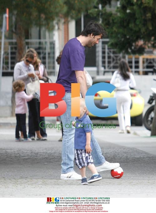 Ruud Van Nistelrooy plays with son in Madrid
