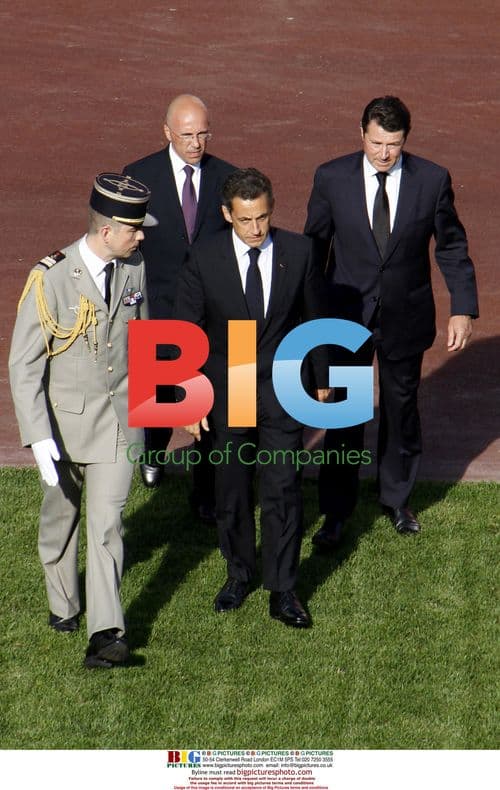 Sarkozy Unveils Giant Statue in Nice, France