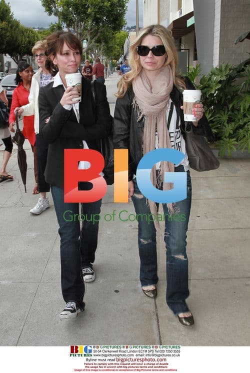 Jennifer Love Hewitt Starbucks Shopping