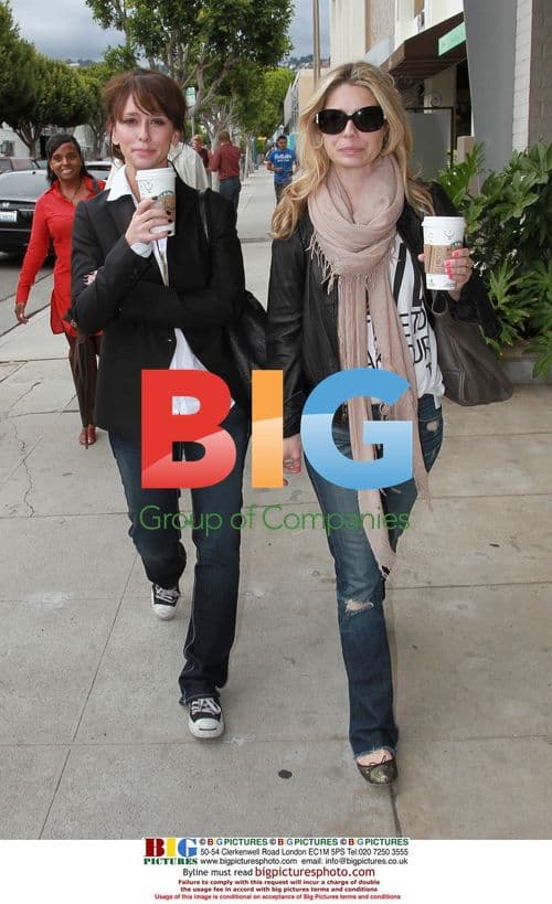 Jennifer Love Hewitt Shopping in LA