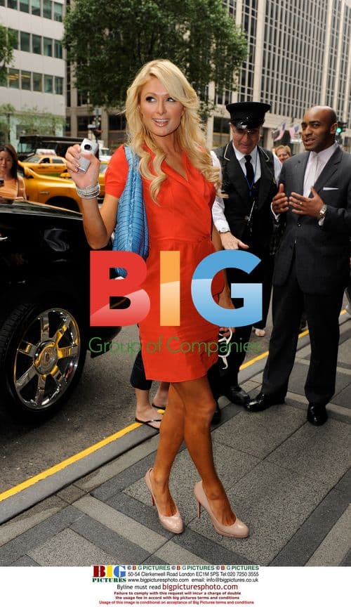 Paris Hilton Entering Waldorf Astoria