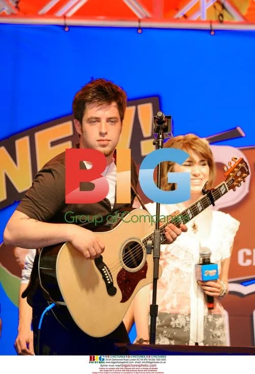 Lee DeWyze Performs at 'American Idol' Event