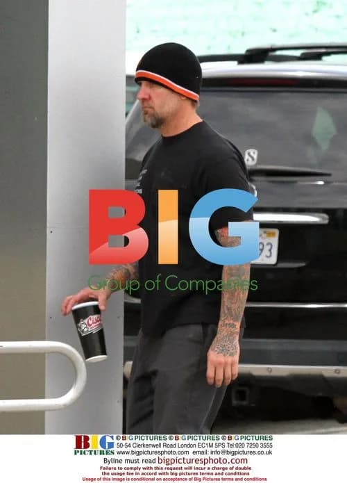 Jesse James Grabs Lunch in Long Beach